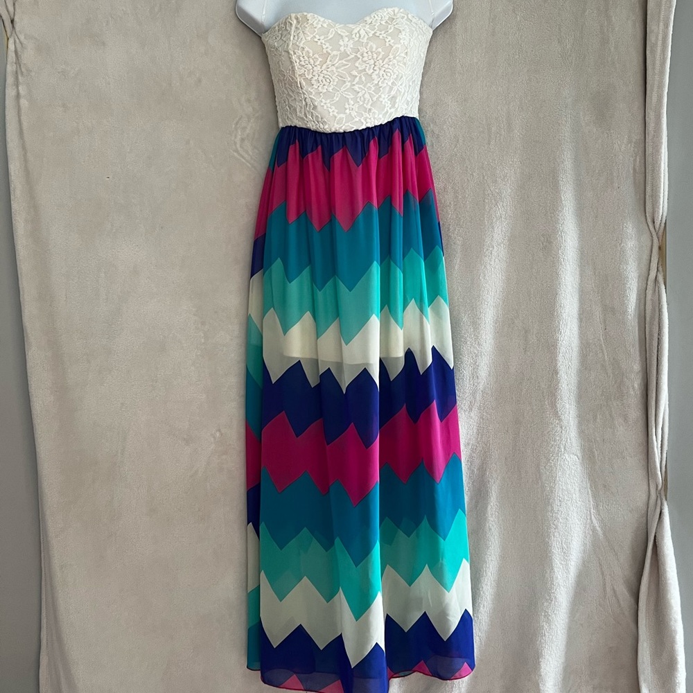 Love Song Woman’s maxi dress. Size Small